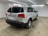 Used 2011 Kia Sorento LX w/ Convenience Pkg image 6