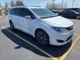 Used 2017 Chrysler Pacifica Limited image 3