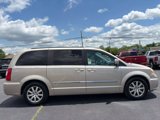 Used 2014 Chrysler Town & Country Touring image 4