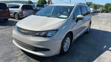 Used 2017 Chrysler Pacifica Touring image 3