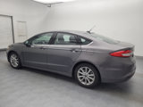 Used 2017 Ford Fusion SE w/ Fusion SE Technology Package image 3
