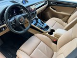 Certified 2025 Porsche Macan image 4