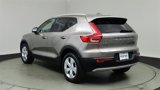 Used 2022 Volvo XC40 T4 Momentum image 5