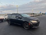 Used 2020 Chrysler Pacifica Touring w/ S Appearance Package image 3