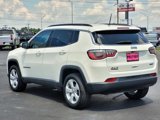 Used 2017 Jeep Compass Latitude image 4
