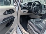 Used 2023 Chrysler Pacifica Touring-L image 6