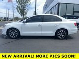 Used 2017 Volkswagen Jetta SE image 2