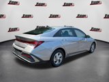 Used 2025 Hyundai Elantra SE image 5