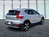 Used 2019 Volvo XC40 T5 Momentum image 4
