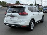 Used 2017 Nissan Rogue SV image 3