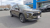 Certified 2024 Chevrolet Trax LT w/ Sunroof Package image 2