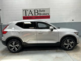 Used 2024 Volvo XC40 B5 Core image 2