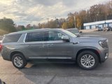 Used 2022 GMC Yukon XL SLT w/ SLT Luxury Package image 5