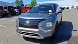 Used 2023 Mitsubishi Outlander SE image 3