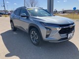 Used 2024 Chevrolet Trax LT w/ Sunroof Package image 2