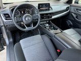Used 2023 Nissan Rogue SV image 2