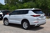 Used 2023 Mitsubishi Outlander SE image 4
