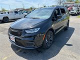 New 2025 Chrysler Pacifica Limited image 2