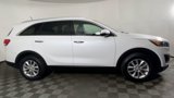 Used 2016 Kia Sorento LX image 2