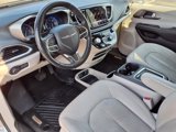 Used 2021 Chrysler Pacifica Touring-L image 4