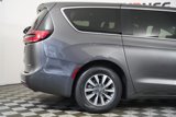 Used 2022 Chrysler Pacifica Touring-L w/ Uconnect Theater Family Group image 4