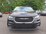 Used 2024 Chrysler Pacifica Touring-L image 2
