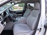 Used 2018 Toyota Highlander XLE image 2