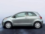 Used 2010 Toyota Yaris 2-Door Hatchback image 2