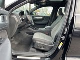 Certified 2025 Volvo XC40 B5 Core image 4