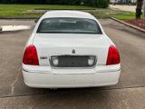 Used 2011 Lincoln Town Car Signature Limited image 6