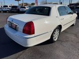 Used 2010 Lincoln Town Car Signature Limited image 3
