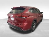 Used 2021 Toyota Highlander XLE image 3