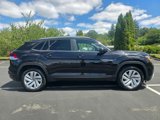 Used 2023 Volkswagen Atlas Cross Sport SE image 3