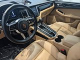 Certified 2018 Porsche Macan image 3