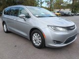 Used 2017 Chrysler Pacifica Touring-L image 2