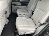 Used 2019 Toyota Highlander AWD V6 image 2