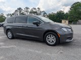 Used 2022 Chrysler Voyager LX image 2