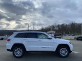 Certified 2022 Jeep Grand Cherokee Laredo E w/ Security & Convenience Group image 2