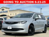 Used 2022 Chrysler Voyager LX image 2