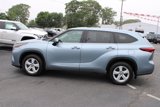 Used 2022 Toyota Highlander LE image 2