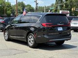 Used 2022 Chrysler Pacifica Limited image 4