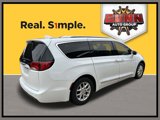 Used 2020 Chrysler Pacifica Touring-L image 4