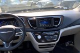 Used 2018 Chrysler Pacifica Touring-L image 6