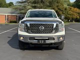 Used 2018 Nissan Titan SV image 3