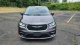 Used 2023 Chrysler Pacifica Touring-L image 4