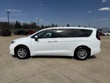 Used 2023 Chrysler Pacifica Touring-L image 4