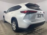 Used 2022 Toyota Highlander LE image 5