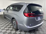 Used 2021 Chrysler Pacifica Touring-L image 6