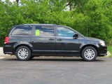 Used 2019 Dodge Grand Caravan SXT image 2