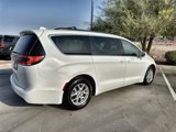 Used 2022 Chrysler Pacifica Touring-L image 4